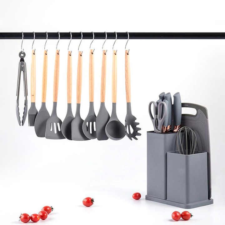 TIB Heyne Set De Cocina De Juguete – 5 Piezas Con 4 Figuras Y Cuchara, Diseño De Peltre